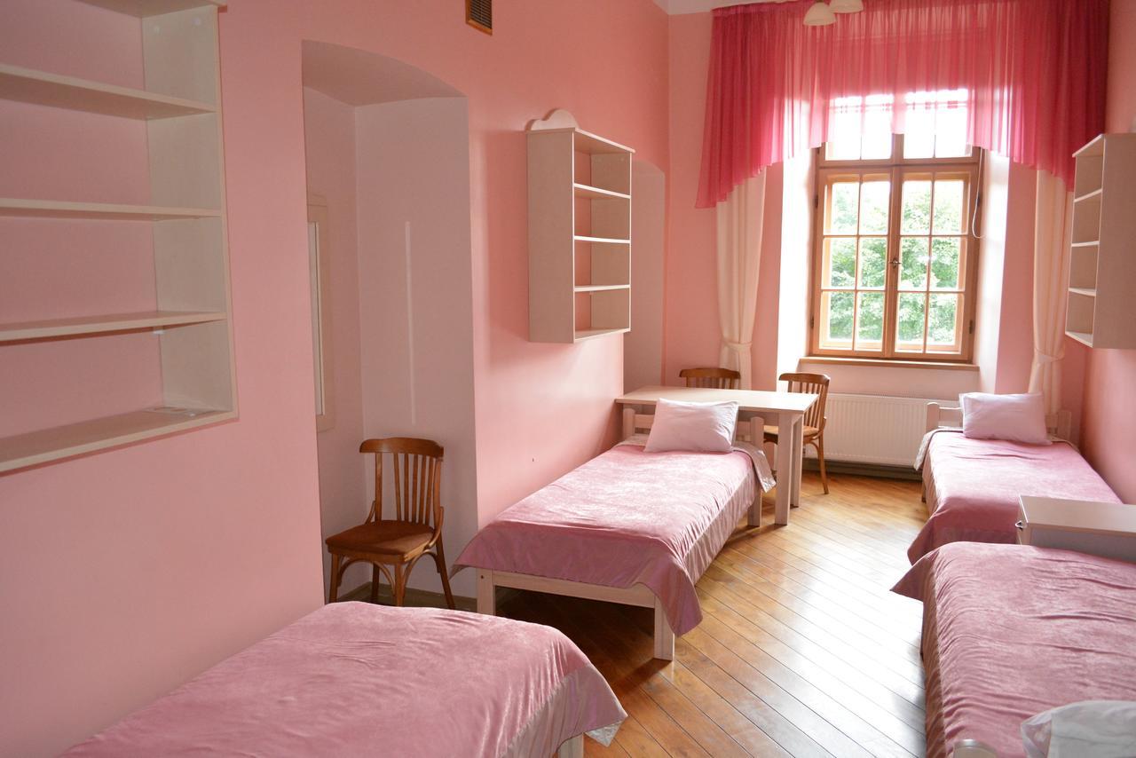 Dundagas Pils Hostel Rom bilde